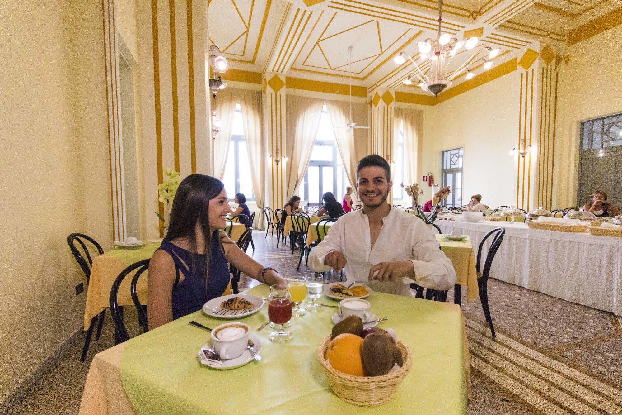 Albergo Palazzo Santa Cesarea Terme Buitenkant foto